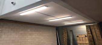 Lampu led merupakan sebuah jenis lampu singkatan dari light emithing diode dan led sendiri adalah semikonduktor yang bertugas mengubah daya listrik menjadi cahaya ketika listrik melewati alat ini. Harga Lampu Neon Led Model Panjang Daftar Harga Tarif