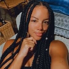 Caitlin Ritchie's Instagram, Twitter & Facebook