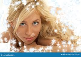 Rubio Encantador Con Los Copos De Nieve Imagen de archivo