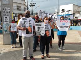 RJ tem 8 das 10 cidades com as maiores taxas de negros mortos pela polícia  - 23112021 - UOL Notícias