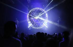 Light Club Comment Sublimer Un Dj Set En 10 Installations De Light Art