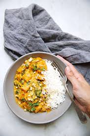 Creamy Thai Butternut Squash Red Curry Ein Schnelles Rezept Fur Ein Abendessen Unter Der Woche Mit Zartem Butte Rezepte Butternut Rezepte Butterkurbis Rezept