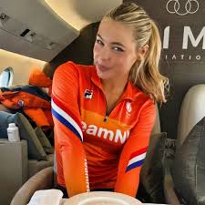 Black - Everyone Is Reportedly “Fed Up” With Jutta Leerdam's “Diva” Antics  At The Winter Olympics Full story via 🔗 in comments. 👇 | Facebook