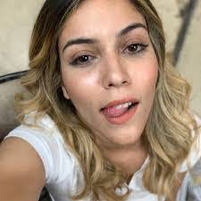 Jeanne Derrick's Instagram, Twitter & Facebook