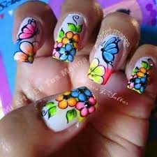 Las uñas de manos y pies son parte de los elementos que toda mujer coqueta arregla y decora para expresar. Fotos De Unas Con Flores Elegantes Unas Acrilicas