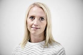 Helena Lerager kan ikke tåle sin kusine: Må hverken kramme eller give  hinanden hånd