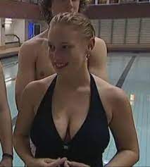 Aneta krejčíková ukázala v bazénu výstavní prsa. Aneta Krejcikova Foto Ze Serialu Ulice Foto Xfilms Cz