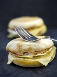 Egg Mcmuffin Petit Dejeuner Americain Recette Petit Dejeuner Americain Recettes De Cuisine Petit Dejeuner