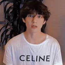 Cari harga dan promo terbaik untuk kaos taehyung bts celine diantara 20 produk. 21 Best Tae With That Celine Shirt Ideas Celine Kim Taehyung Taehyung