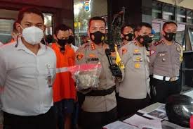 Mobil polisi keren ini disumbangkan oleh pejabat eksekutif lexus, kazuo nakamura kepada departemen kepolisian prefektur tochigi, di jepang. Gagal Balap Liar 2 Pemuda Tabrak Dan Lempari Mobil Patroli Polisi Dengan Batako Halaman All Kompas Com