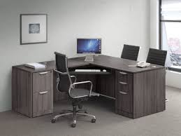 Ada beberapa jenis meja kantor jika dilihat dari ukuran dan fungsinya, yaitu: 5 Tips Membeli Meja Kantor Sesuai Kenyamanan Karyawan Mbiz Insight