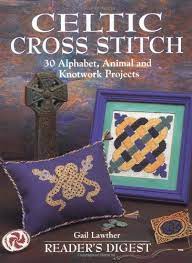 Here are a few alphabet charts to make it easy to personalize your designs. Celtic Cross Stitch 30 Alphabet Animal And Knotwork Projects Amazon De Lawther Gail Fremdsprachige Bucher