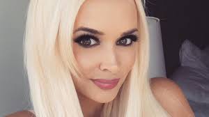 Dabei trägt sie ein haarnetz auf dem kopf, das ihre völlig neue frisur noch im unklaren lässt. Sche Ss Blond Neue Frisur Bei Daniela Katzenberger Promiflash De