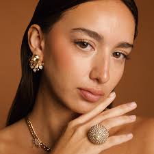 Golden floral earrings with champagne crystal