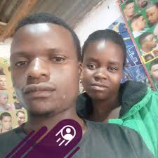 Ku Germany, mu 2001, bambo wavala za blue, Armin Meiwes, anayika advert pa  internet. Advert yake inali yofuna munthu okuti amudye. Advert inayankhidwa  ndi bambo wavala za white, Bernd Brandes, kuti iyeyo