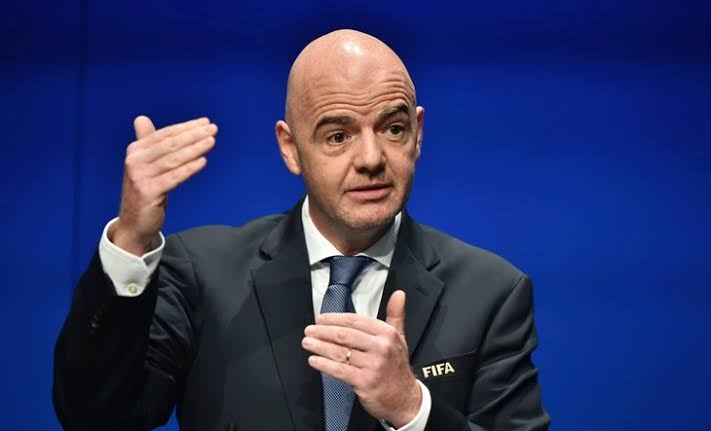 Báo Anh: UEFA từng chi tiền cho nhân tình của Infantino - Tuổi Trẻ Online