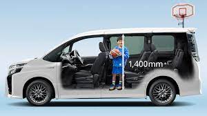 新型ヴォクシーで車中泊 グッズやマットを用いて車中泊仕様に改造 ヴォクシー 車中泊 車