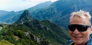 Il Trincello ~ Ci accompagna come una sentinella, la sua forma è  inconfondibile da qualunque parte la si guardi. Da sempre, fin da bambino,  ha suscitato dentro me il fascino irrefrenabile