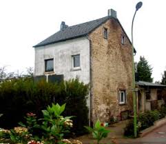 Er unterhält das „haus für gürzenich in der papiermühle 13. Spendenaufruf Fur Die Waa Hambacher Forst