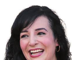 Eloisa Bustos's Instagram, Twitter & Facebook