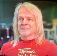 Hats off to a really nice guy and a really good guitar player!