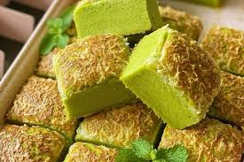Kemarin juga baru beli cumi sambal ijo siap makan, jadinya bikin nasi uduk simpel isi cumi sambal ijo aja.rasanya enaak mantap bikin nagih. Resep Bolu Pandan Tapai Keju Harum Dan Kejunya Menyatu