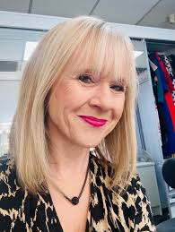 Carolyn Moses's Instagram, Twitter & Facebook