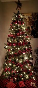 See more ideas about christmas, christmas decorations, plaid christmas. Rustic Red And Black Buffalo Check Themed Christmas Tree Decorations Christmas Tree Decorating Themes Christmas Tree Themes Country Christmas Trees