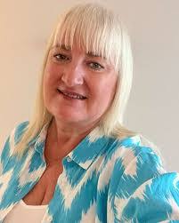 Tracey Layton's Instagram, Twitter & Facebook