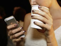 Las uñas acrílicas son muy populares, de hecho son una de las mas utilizadas en el medio (puedes ver como hacer que te crezcan las uñas más rápido). Estas Fueron Las Tendencias Mas Hermosas En Unas Este 2017 Actitudfem