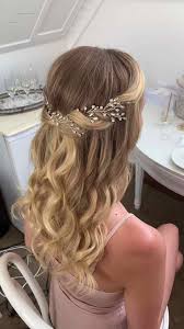 Pin Von Hadas Frigyes Auf Wedding In 2020 Frisur Hochzeit Hochzeitsfrisuren Lange Haare Brautfrisur