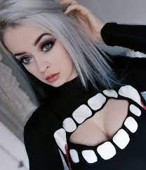 Alternative Models On Instagram Featuring Chellofoxx Please Follow Indiescene Girlswithpiercings Girls With Dyed Hair Alternative Hair Model