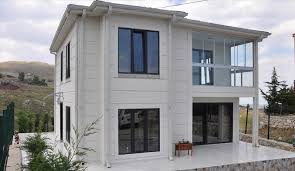 Kocaeli'de depremin izlerinin kalmadığını söyleyen kso başkanı ayhan zeytinoğlu, yapılan değişikliklerle yeni binalar artık çok daha üst seviye depremlere dayanıklı hale geldi dedi. Depreme Karsi Celik Konstruksiyon Onerisi