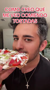 Cómo creo que me veo comiendo tostadas vs cómo de verdad me veo🤣 #filter  #makeba #fyp #strikingface