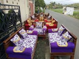 Kombinasi kayu dan sofa yang empuk memberikan sensasi kenyamanan yang akan dirasakan oleh pemakainya. Jual Kursi Sofa Purwokerto Model Minimalis Terlaris Harga 1 Jutaan