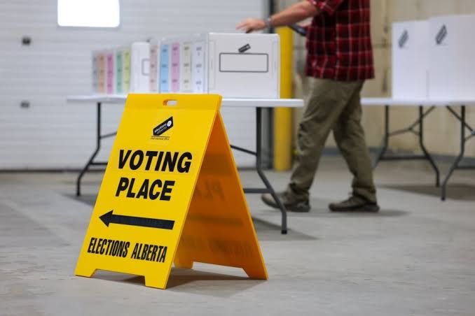 Elections Alberta Recommends Delaying 2027 Provincial Vote Amid Gerrymandering Controversy