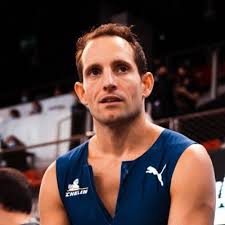 While renaud lavillenie had returned to 6 m this winter in pole vault (6.02 in january, then 6.06 m in february), he had to give up the european indoor championships in march because of a calf injury. Renaud Lavillenie Oly Airlavillenie Twitter