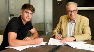 Jul 28, 2020 · besides that, alex collado needs to work on his physical structure, as he sometimes loses dichotomies, despite his superior skills, he needs to work on it, or avoid getting into situations where he needs to use his physicality. Barcelona Barcelona Renew Academy Prodigy Alex Collado S Contract Marca In English