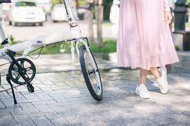 スカートで自転車に乗りたい！安心に乗るための対策と汚れ・めくれ防止グッズ | Bicycle Club