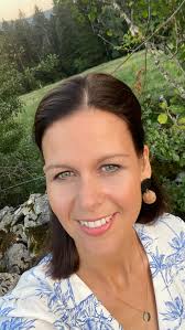 Liebe Elin-Fans, es gibt gute News 🥰: Diesen Herbst erscheint MEIN  WIMMELBUCH ELIN 📙 gezeichnet und illustriert von der wunderbaren  @celinegeserillustration @celinegeserart 🎨 , Im detailverliebten ...