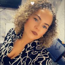 Do daughters or granddaughters play rugby league?