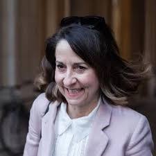 Helen Cray's Instagram, Twitter & Facebook