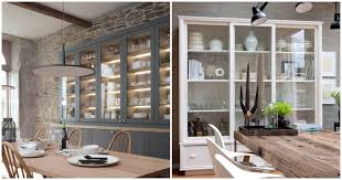 La pintura de color verde apagado con efecto craquelado es muy común en la estética vintage, por lo que si se adecua al estilo del resto de muebles vintage, puedes adquirir una para tu comedor. Vitrinas Un Mueble Que Vuelve A Ser Tendencia En Decoracion 2020