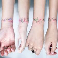 Tattoo hibiscus poignet best tattoo ideas. Tatouage Fleur 15 Idees De Tattoo Originales Et Leur Signification