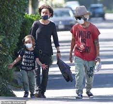 Sara) was born in santa monica, california, united states. Sara Gilbert And Estranged Wife Linda Perry Take Break From Quarantine For A Walk With Their Son Daily Mail Online