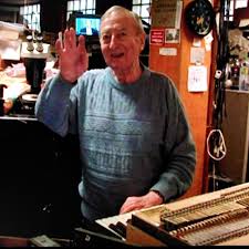 Mon grand ami Marcel Bourdon, spécialiste des claviers vintage et l'homme  qui m'a vendu mon premier clavinet. Même lorsque j'habitais aux USA je n'ai  jamais trouvé un réparateur de claviers qui arrivait