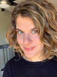 Can someone plz tell me what kind of sunglasses did Heather have on?  🔥🔥🔥🔥 I need them