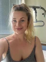 Single from the Netherlands. 😍