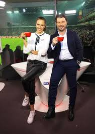 30 yaşındaki alman spiker ülkesinde sky kanalında hem spikerlik hem de moderatörlük yapıyor. Esther Sedlaczek Age Bio Faces And Birthday