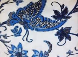 Ciri khas batik papua adalah mengkombinasikan warna yang cerah dengan motif etnik papua yang asimetris. Motif Batik Geometris Dan Non Geometris